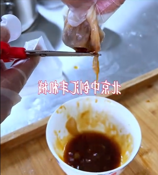 解密 湯多，餡兒大，皮兒薄。晶瑩剔透的灌湯包，是如何做出來(lái)的？